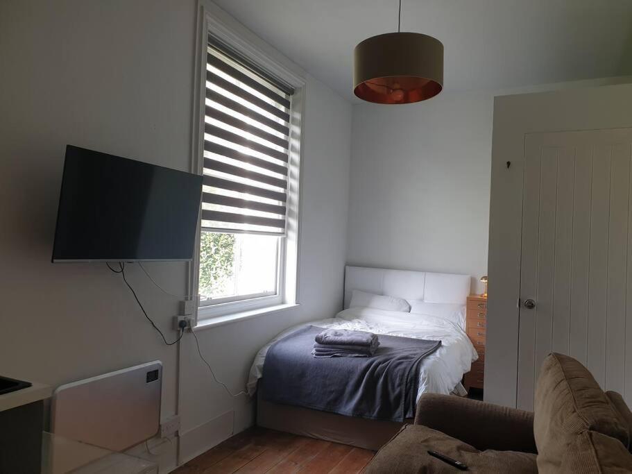 Appartement 4 Quiet Compact Studio With Garden View - Best Location - Comfortable - Quiet à Hove Extérieur photo