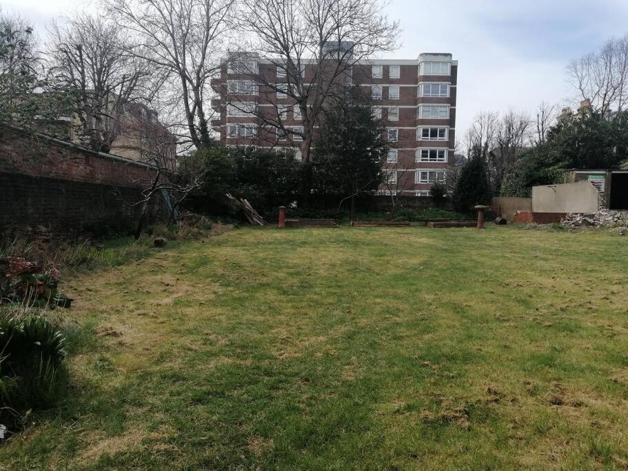 Appartement 4 Quiet Compact Studio With Garden View - Best Location - Comfortable - Quiet à Hove Extérieur photo