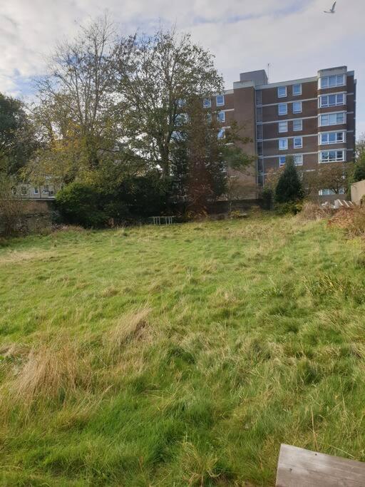 Appartement 4 Quiet Compact Studio With Garden View - Best Location - Comfortable - Quiet à Hove Extérieur photo